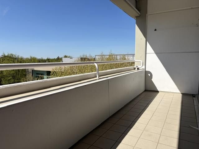 Lichtdurchflutete 2,5-Zimmer-Wohnung mit Südbalkon und Weitblick – Der Balkon
