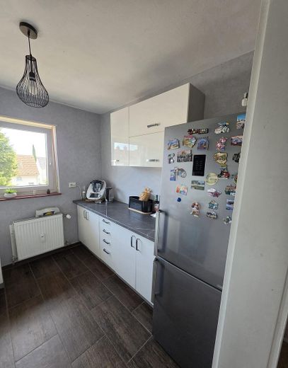 Gepflegte 3-Zimmer Wohnung mit Balkon in Hockenheim – Küche rechte Seite