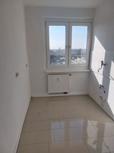 Sehr schöne neu sanierte 3-R-Wohnung. ca.58,20 m² im EG zu vermieten. – Küche