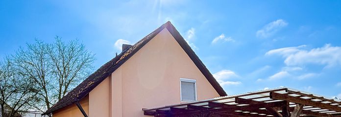 Frontansicht Haus mit Terrasse