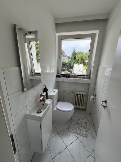 Helle 3-Zimmer-Erdgeschosswohnung mit Balkon und Garage in ruhiger Lage von Horn-Bad Meinberg – Separates WC