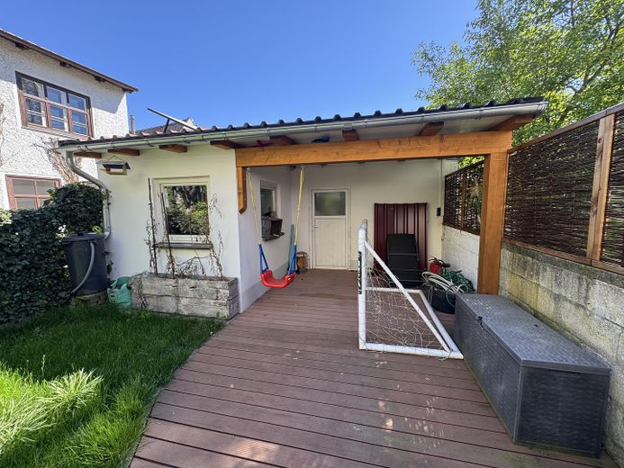 Einzigartiges Altstadt-Juwel in Weilheim mit eigenem Stadtgarten – kernsanierte 6-Zimmer-Maisonette – Gartenhaus mit Pergola
