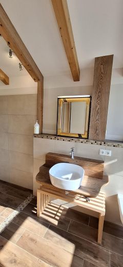 Arrivare. Respirare. Sentirsi a casa. Casa d'architetto in costruzione ecologica in legno – OG Bad 