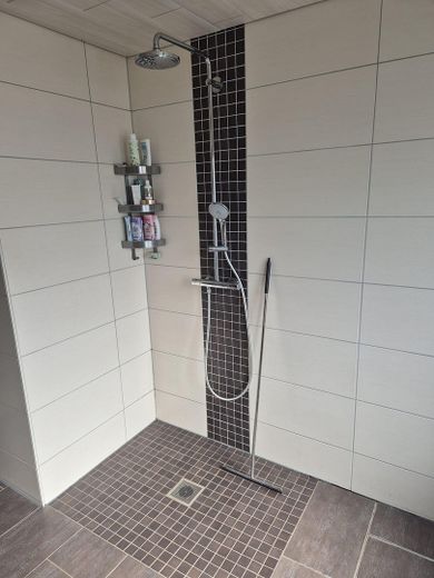 Kernsaniertes EFH nahe Marburg: Pool & 908m² Traumgarten – Photo 13