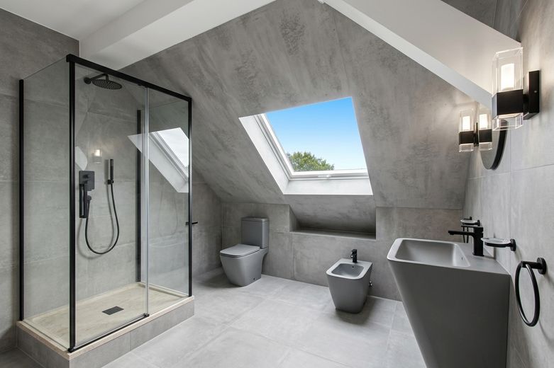 First occupancy after complete renovation: Dream attic apartment with roof terrace, fireplace & air conditioning – Elternbadezimmer