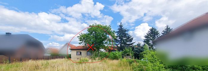 Straßensicht auf Grundstück