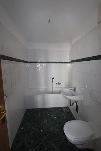 Außergewöhnliche Wohnung in toller Lage! Parkett, Wintergarten, Balkon/Terrasse – Bad