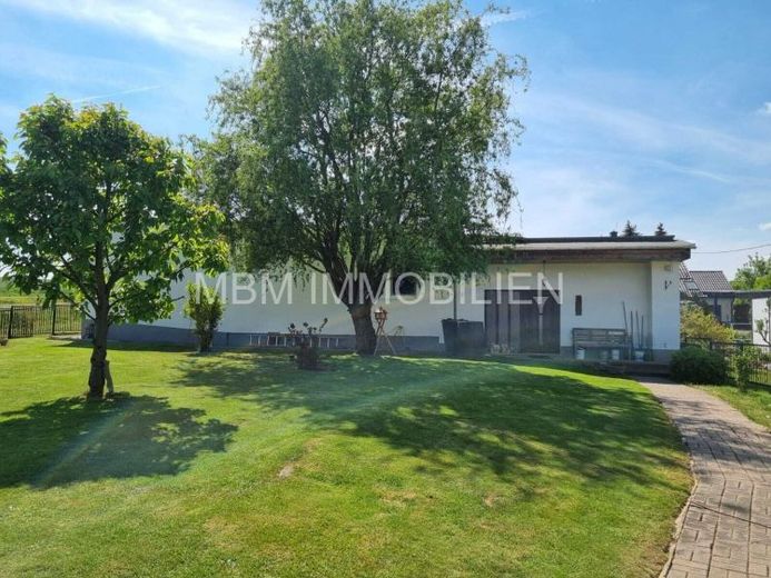 Traumhafter Bungalow in idyllischer Lage von Großerkmannsdorf – Foto 1