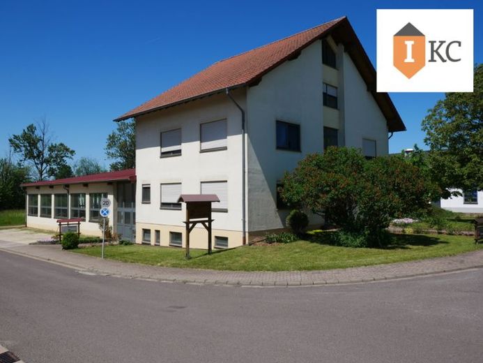 Modernes Wohnhaus mit Schreinerei / Büroräume und Lagerhalle – Foto 1