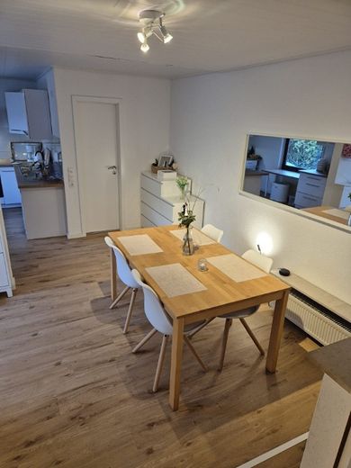 Vallendar’da sıra ev, 110 m², 4 oda, 2 banyo, balkon, 2 park yeri, 1.050 € net kira – Fotoğraf 1