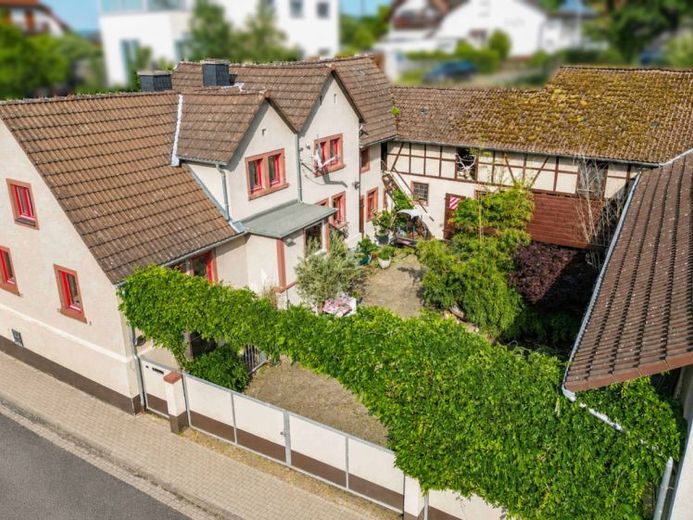 Somborn : Ferme rénovée avec cour paradisiaque, grange, bar et atelier – de l’espace à profusion ! – Photo 1