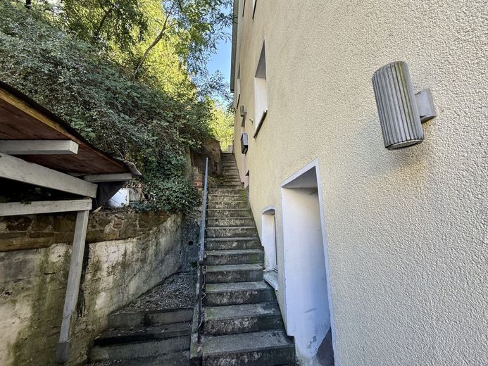 Fröndenberg-Mitte: Mehrfamilienhaus mit drei Garagen in zentraler Lage - Komplett vermietet! – Mehrfamilienhaus Fröndenberg-Mitte