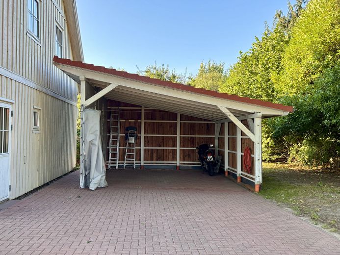 Beautiful Norwegian Wooden House – Carport mit Parkfläche