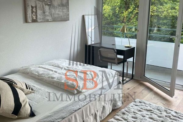 Zwei Zimmer ab sofort frei! Charmante 3er-WG in Johanneskirchen – mit Balkon & Aufzug