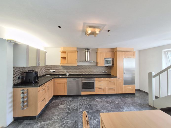 Mehrfamilienhaus, Dreifamilienhaus mit Loft Charakter u. Dachterrasse in Krefeld – Küche Wohnung 1