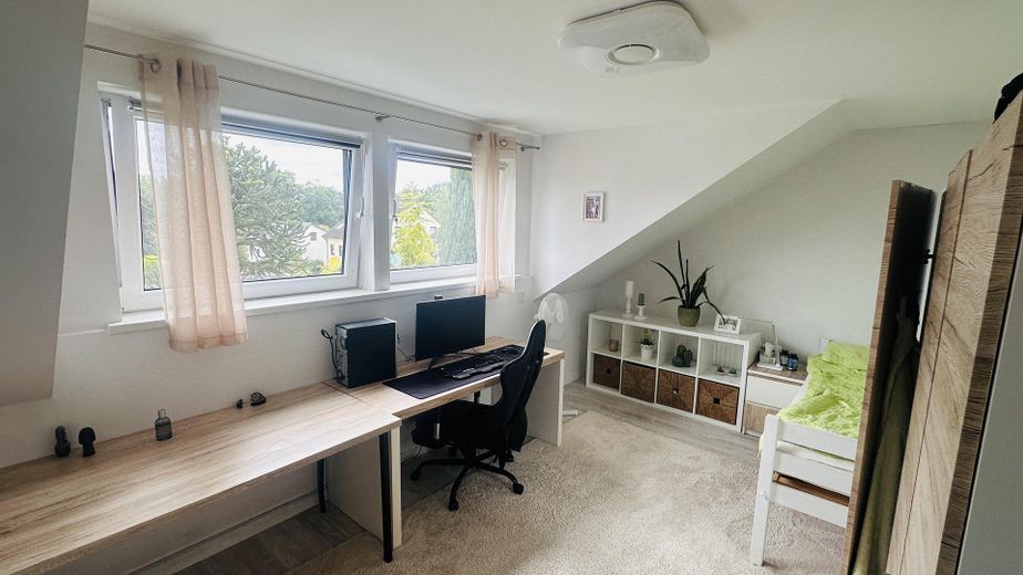 Casa unifamiliare modernizzata con 187 m² di superficie abitabile, 6 locali, garage e giardino, senza intermediario – Kinderzimmer 1