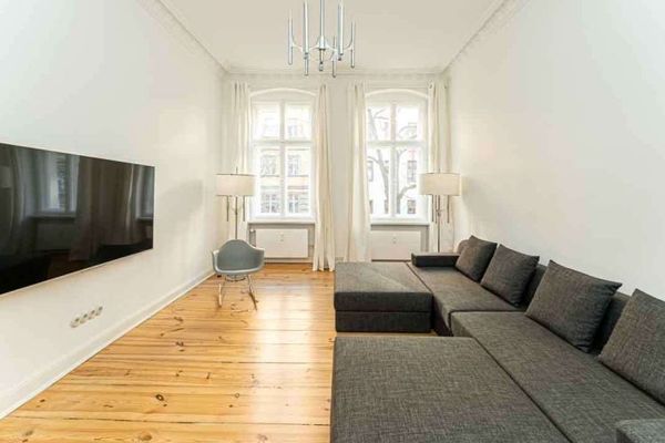 Wrangelkiez : Appartement ancien bien entretenu de 3 pièces au premier étage