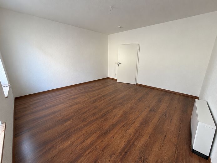Appartement de 2 pièces avec balcon, 49 m², Roßlau, classe énergétique B – Wohnzimmer