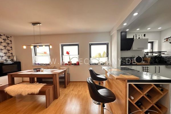 Helle 3,5ZKB Wohnung mit Garten und 2 Parkplätze