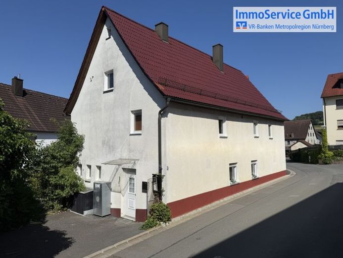 Ländlich wohnen: Einfamilienhaus mit Scheune in Schnaittach-Siegersdorf – Foto 1