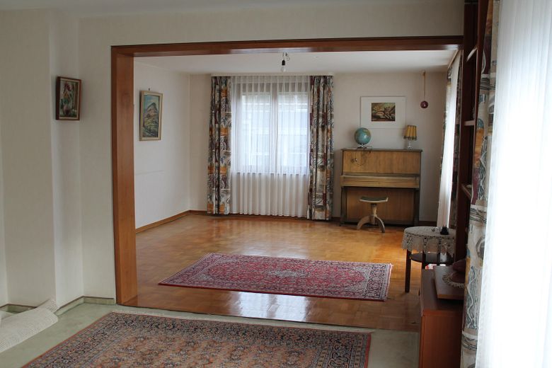 Sehr gepflegtes 4-Familien-Wohnhaus mit großem Gartengrundstück in Top Wohnlage von CR – OG Esszimmer