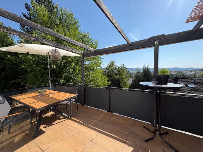Provisionsfrei - Wohnen wie im eigenen Haus: 120m² mit Garten, Traum-Weitblick & Wellness-Faktor – Balkon 