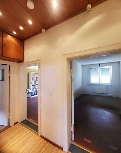 Flur / Blick in Zi. 1 + 2