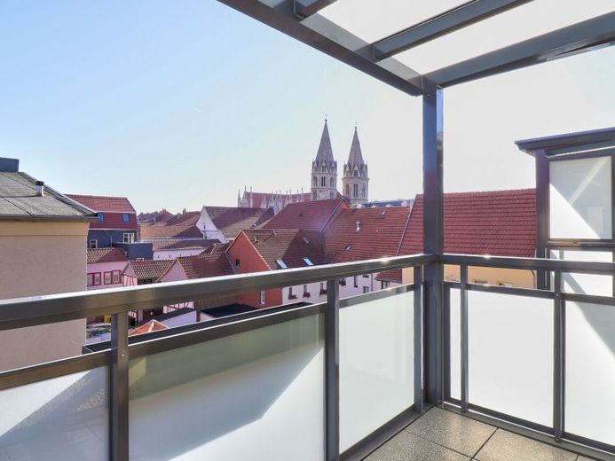 Über den Dächern der Stadt wohnen - 2-Zi.-Whg. mit Einbauküche und Balkon! – Foto 1