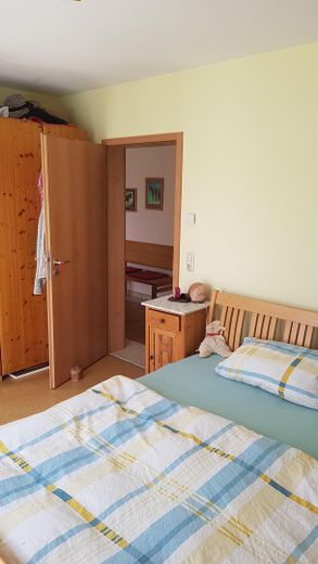 Haus 1877 qm Grund, Barrierefrei BJ 2013 kl. Nebengebäude Tierhaltung Verkehrsanb. Nürnberg München – Schlafzimmer EG