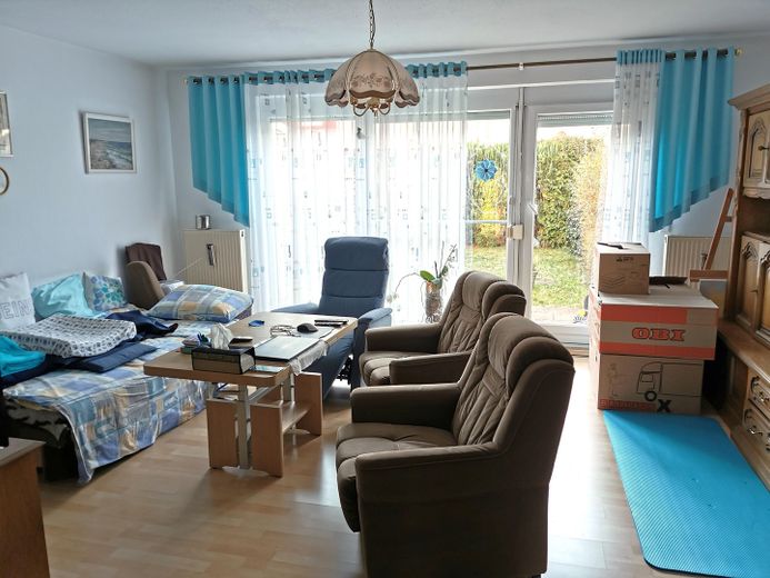 Well-maintained mid-terrace house in a family-friendly location – Wohnzimmer Bild 1