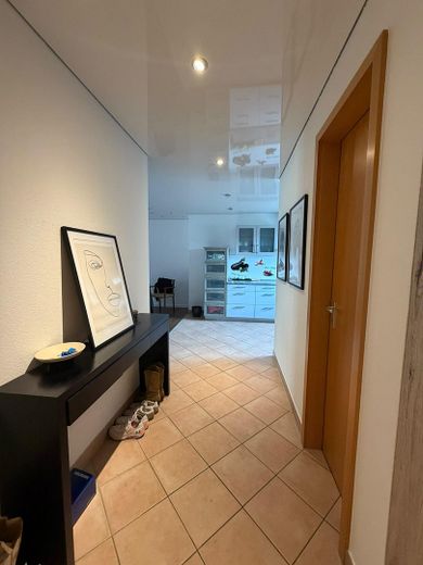 Ruhiges Wohnen ganz oben: Gepflegte 3-Zimmer-Wohnung mit Süd-West-Balkon & Tiefgarage – Photo 12