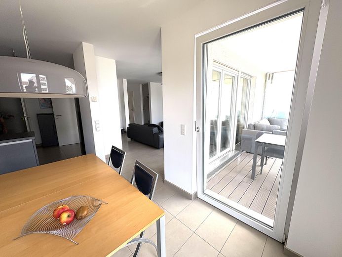 Maisonette di 3,5 locali * ASCENSORE * POMPA DI CALORE * 102mq + 19mq BALCONI – Küche und unterer Balkon