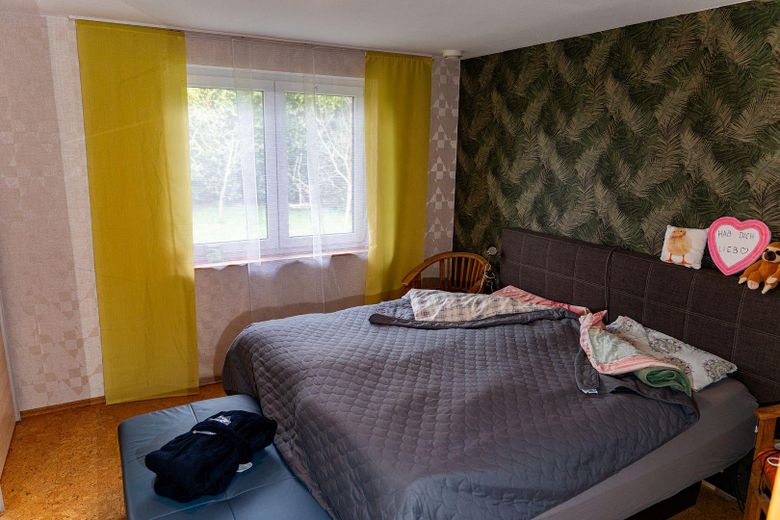 Vielseitige Gewerbeimmobilie in Wietmarschen OT Lohne: Halle, Büro & Wohnhaus – Schlafzimmer EG Haus