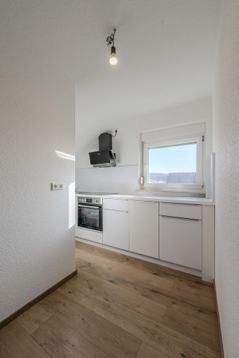 Kernsanierte 2-Zimmer-Dachgeschosswohnung mit neuer Einbauküche & Stellplatz in Oberstenfeld – Einbauküche - Detail