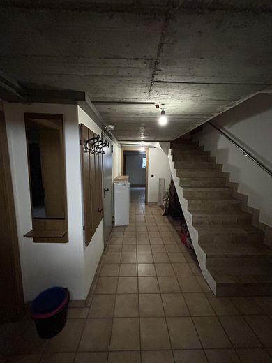 Freistehendes Einfamilienhaus in Neutraubling – Gang Keller