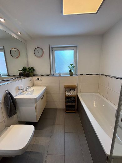 Badezimmer mit Badewanne