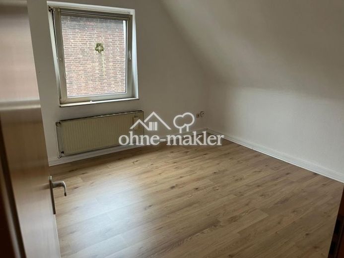 Gepflegte 2-Zimmer-Dachgeschosswohnung in Oberhausen – ab 01.11.2026 zu vermieten – फोटो 1
