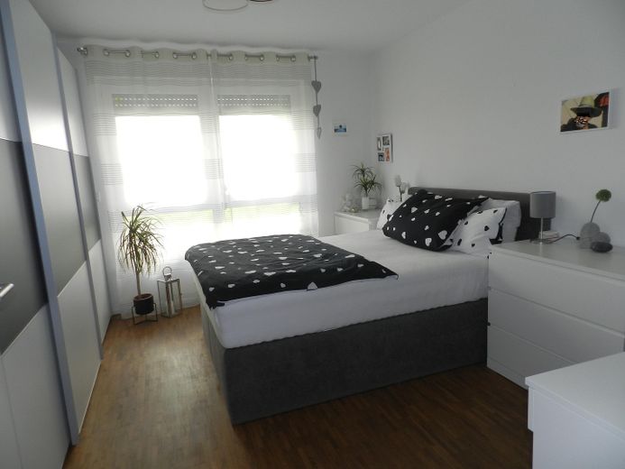 Exklusive, barrierefreie 2,5-Zimmer-Eigentumswohnung mit großer Terrasse – Schlafzimmer