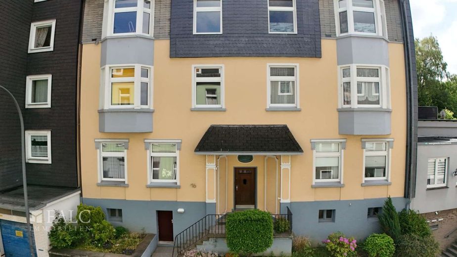 Familienfreundliche 4-Zimmer-Wohnung mit Balkon &amp; Gartenmitnutzung in Wuppertal-Oberbarmen – Außenansicht