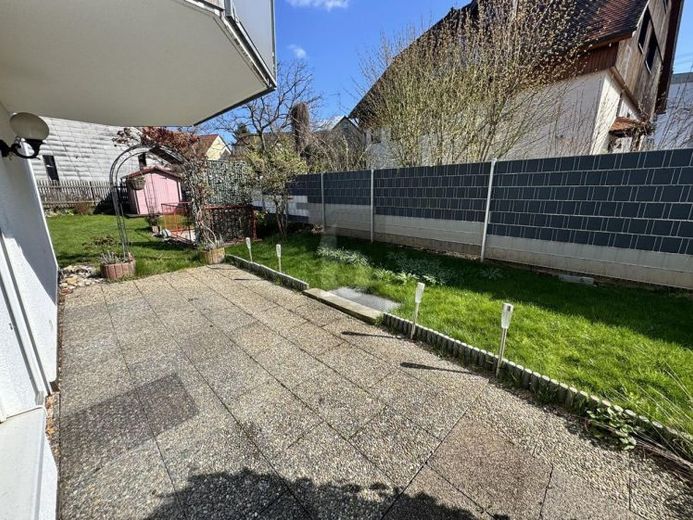 WOHNEN MIT TERRASSE UND GARTENBEREICH – Фотографія 1