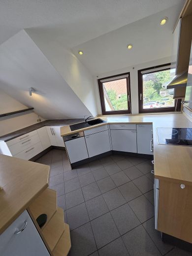 115 m² im Zweifamilienhaus | 30 m² Süd-Dachterrasse – Küche