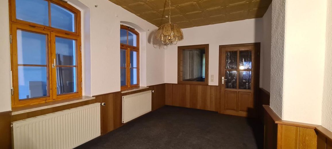 Schönes Mehrfamilienhaus-Sanierungsobjekt mit Garten, Brunnen, Stellplätzen – 20220217_155749