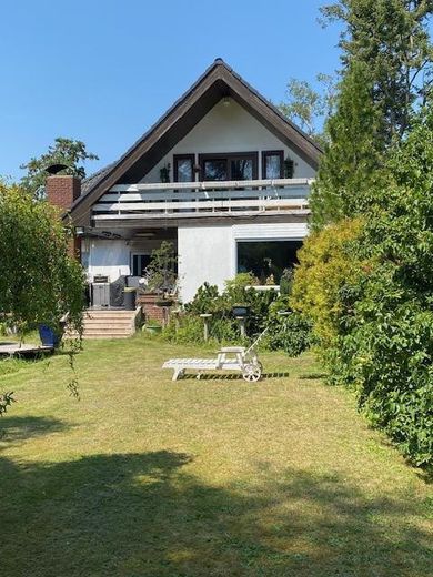 Idylisches Familienhaus direkt vom Eigentümer, provisionsfrei – Blick von Garten auf Haus