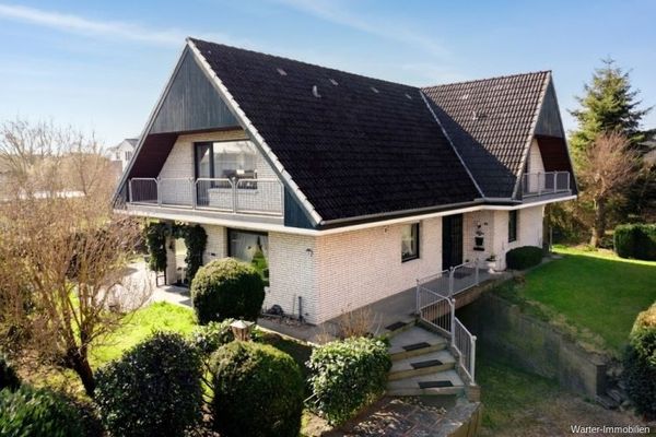 Großzügiges Architektenhaus mit flexiblen Nutzungsmöglichkeiten. KÄUFERCOURTAGEFREI