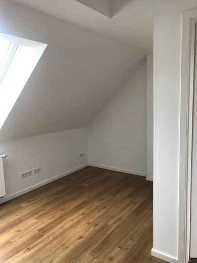 Luminoso y modernizado piso de 2 habitaciones en la última planta con terraza en la azotea en Hannover – List – Foto 12