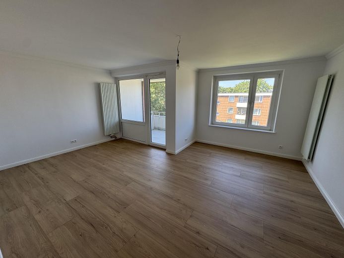 Primera ocupación tras una reforma integral – moderno piso de 3 habitaciones con balcón en Marienwerder Wald! – Wohnzimmer 1