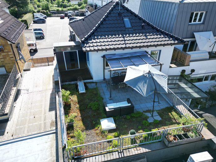 Top Lage  4-Zi. Maisonette mit Dachgarten, klimatisiert! – Von Oben