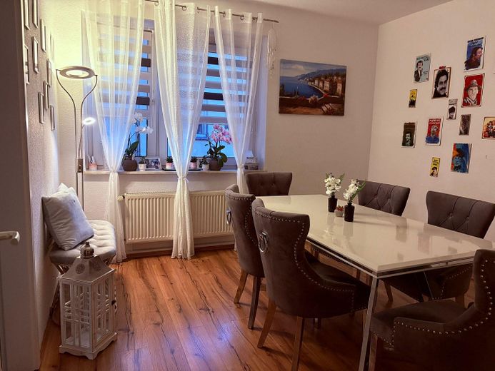 شقة مريحة ومشرقة من غرفتين ونصف في قلب فيتن - انتقل إليها واشعر بالراحة – Esszimmer zur Küche