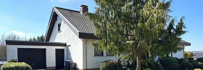 Casa unifamiliar independiente con vivienda adicional en una ubicación popular
