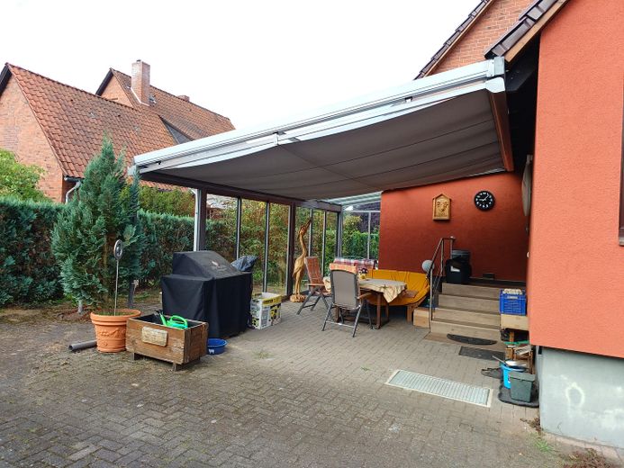 Modernisiertes EFH mit zwei Wohneinheiten auf 1808 qm Grunstück – Terasse